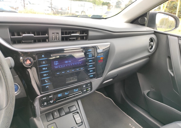 Toyota Auris cena 72000 przebieg: 95000, rok produkcji 2018 z Brzesko małe 254